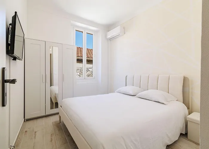 Modern Cozy Nest 2 Minutes From Monaco