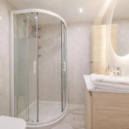 Modern Cozy 5-minute From Monaco * בוסוליי