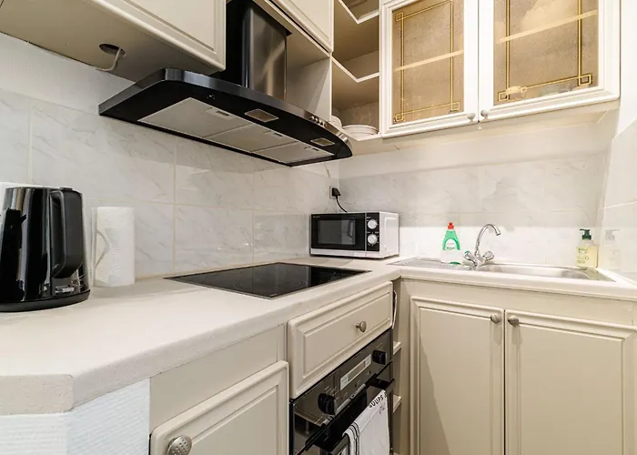 Modern Cozy Nest 2 Minutes From Monaco בוסוליי